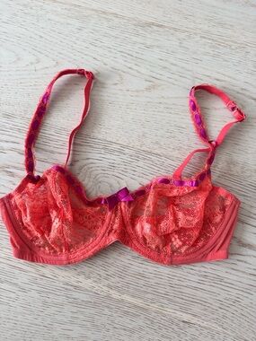 Victoria's Secret Coral Lace Underwire Bra with Pink Trim